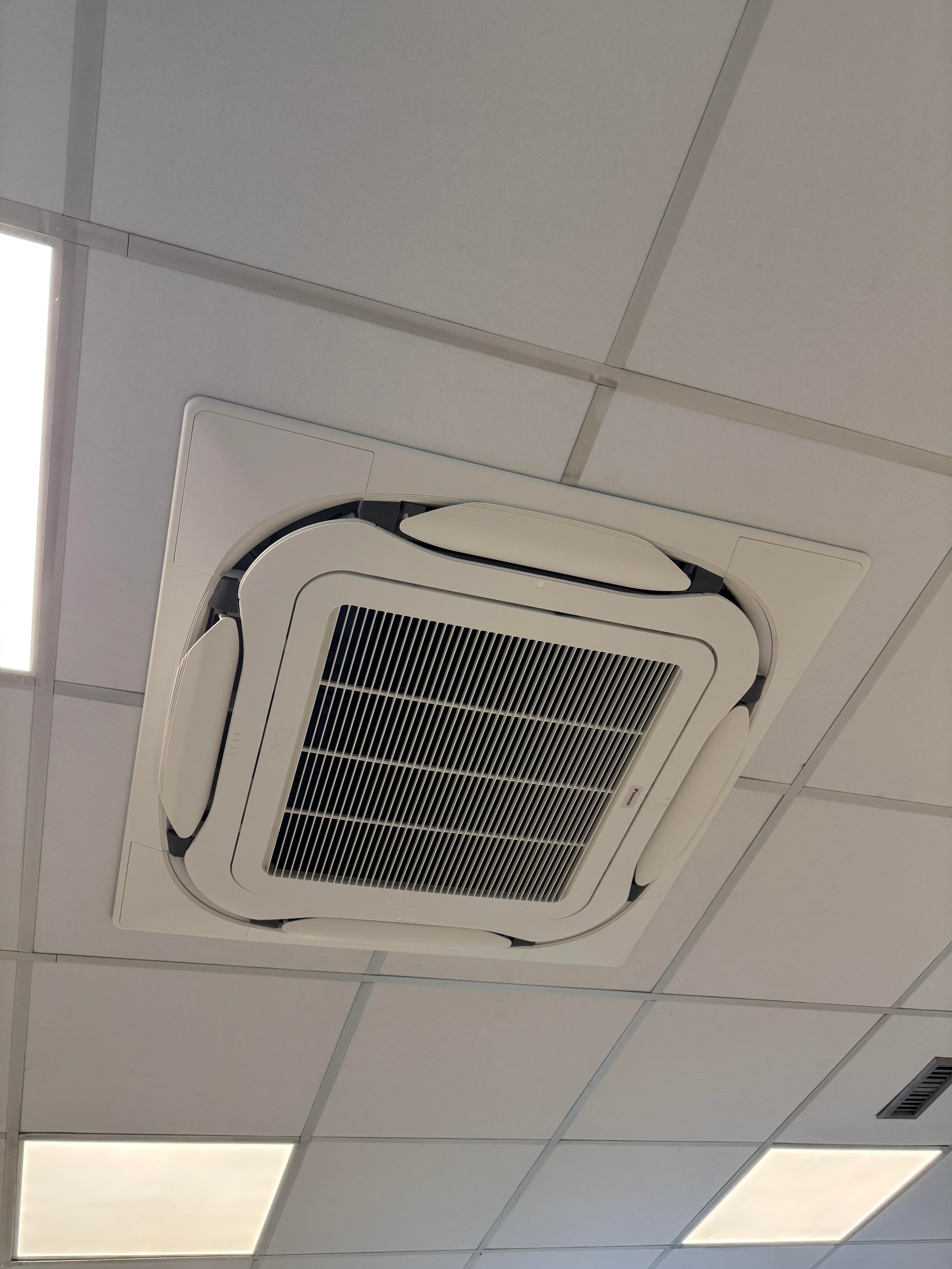 Cassette de plafond climatisation professionnelle